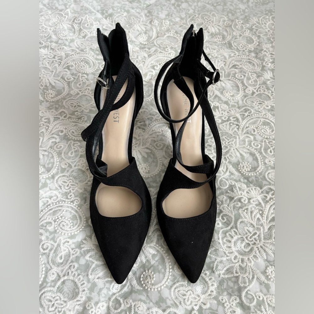 Nine West 9 1/2 black heels